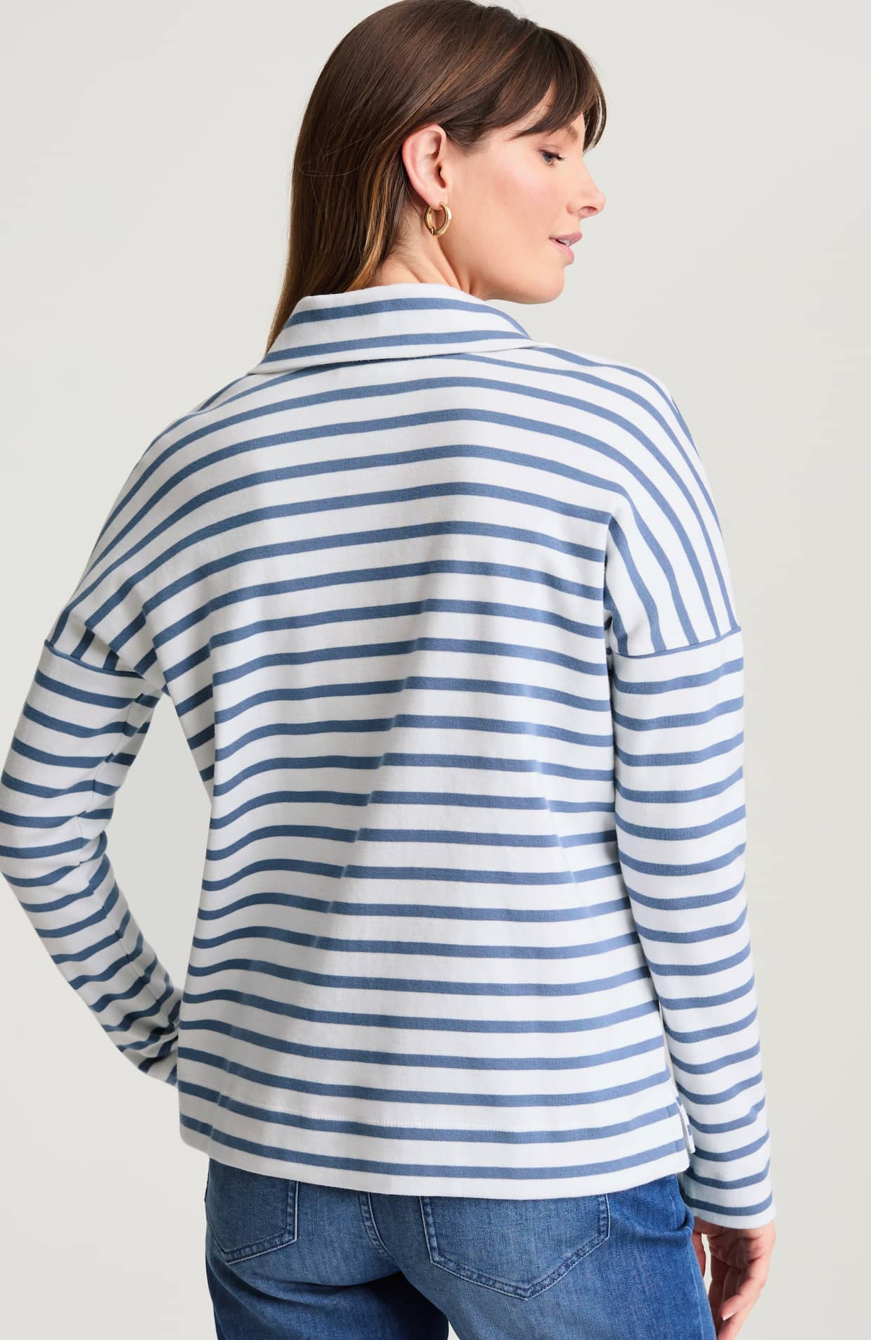 347261_CH9_BACK.jpg